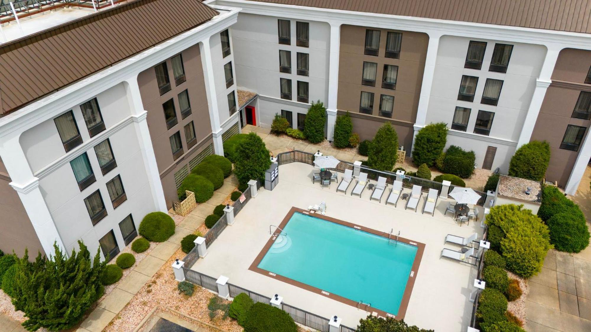 Holiday Inn Express Burlington By Ihg Exterior foto